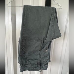 Universal thread pants straight leg skinny fit midrise 12/31